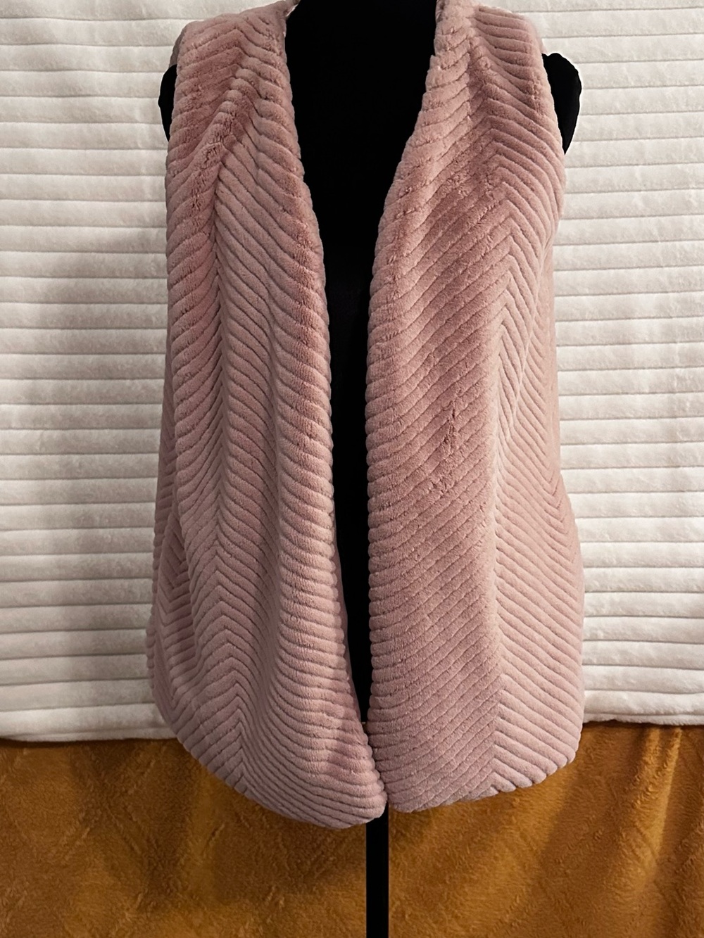 Cozy Chevron Plush Open-Front Vest in Dusty Rose